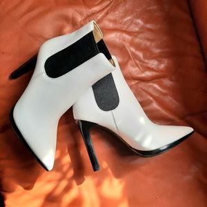 Michael Kors leather bootie Size 8M